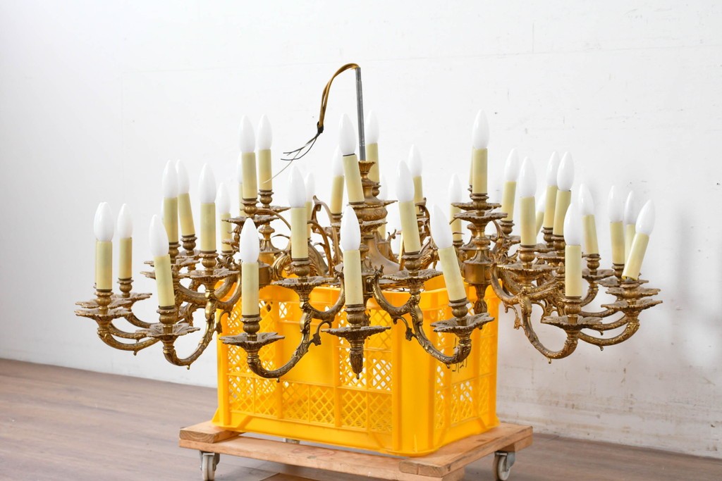 ヴィンテージ　YAMAGIWA(ヤマギワ)取り扱い　クラシックなキャンドルスタイル　圧巻の36灯シャンデリア　当時定価約200万円　(R-087265)