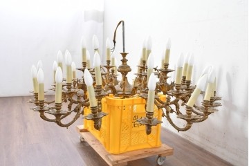 ヴィンテージ　YAMAGIWA(ヤマギワ)取り扱い　クラシックなキャンドルスタイル　圧巻の36灯シャンデリア　当時定価約200万円　(R-087265)