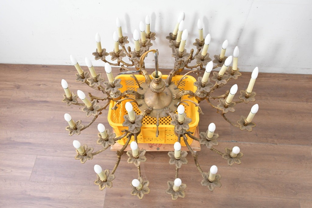 ヴィンテージ　YAMAGIWA(ヤマギワ)取り扱い　クラシックなキャンドルスタイル　圧巻の36灯シャンデリア　当時定価約200万円　(R-087265)