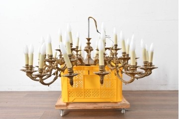 ヴィンテージ　YAMAGIWA(ヤマギワ)取り扱い　クラシックなキャンドルスタイル　圧巻の36灯シャンデリア　当時定価約200万円　(R-087265)