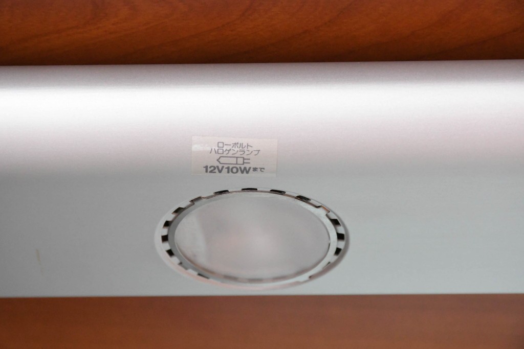 中古　美品　イタリア高級輸入家具　Poliform(ポリフォーム)　チェリー材　スライド式ガラス戸の照明付きハイキャビネット　定価約110万円　(R-087266)