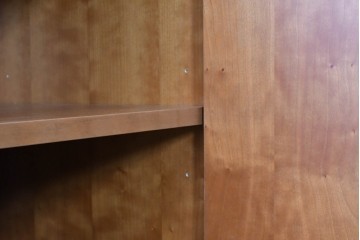 《引き出しユニットの組み立て費込み》　中古　美品　イタリア高級輸入家具　Poliform(ポリフォーム)　チェリー材の温かみのある色合いが映えるモダンデザインのサイドボード　定価約150万円　(R-087267)