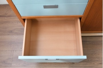 《引き出しユニットの組み立て費込み》　中古　美品　イタリア高級輸入家具　Poliform(ポリフォーム)　チェリー材の温かみのある色合いが映えるモダンデザインのサイドボード　定価約150万円　(R-087267)