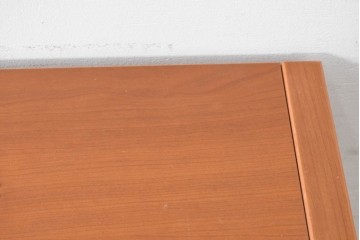 《引き出しユニットの組み立て費込み》　中古　美品　イタリア高級輸入家具　Poliform(ポリフォーム)　チェリー材の温かみのある色合いが映えるモダンデザインのサイドボード　定価約150万円　(R-087267)