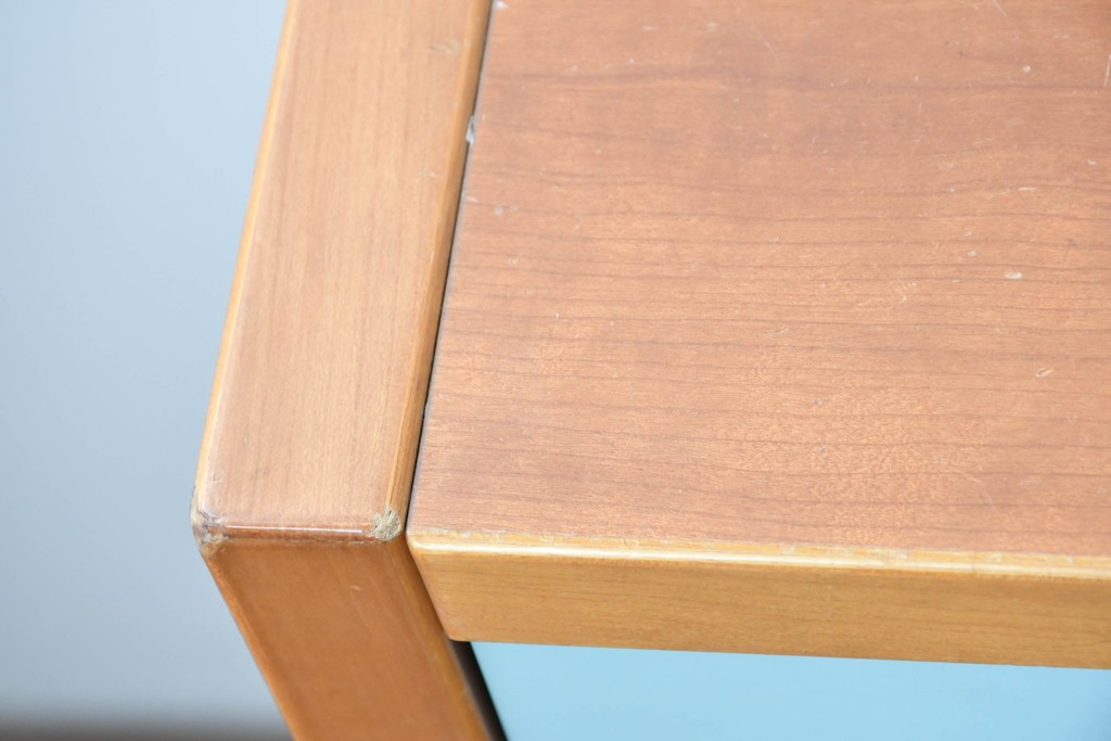 《引き出しユニットの組み立て費込み》　中古　美品　イタリア高級輸入家具　Poliform(ポリフォーム)　チェリー材の温かみのある色合いが映えるモダンデザインのサイドボード　定価約150万円　(R-087267)