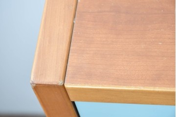 《引き出しユニットの組み立て費込み》　中古　美品　イタリア高級輸入家具　Poliform(ポリフォーム)　チェリー材の温かみのある色合いが映えるモダンデザインのサイドボード　定価約150万円　(R-087267)