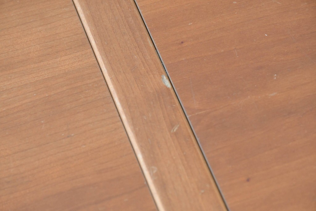 《引き出しユニットの組み立て費込み》　中古　美品　イタリア高級輸入家具　Poliform(ポリフォーム)　チェリー材の温かみのある色合いが映えるモダンデザインのサイドボード　定価約150万円　(R-087267)