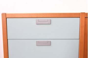 《引き出しユニットの組み立て費込み》　中古　美品　イタリア高級輸入家具　Poliform(ポリフォーム)　チェリー材の温かみのある色合いが映えるモダンデザインのサイドボード　定価約150万円　(R-087267)