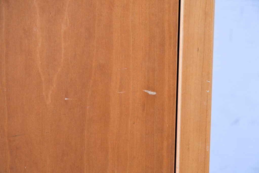 《引き出しユニットの組み立て費込み》　中古　美品　イタリア高級輸入家具　Poliform(ポリフォーム)　チェリー材の温かみのある色合いが映えるモダンデザインのサイドボード　定価約150万円　(R-087267)