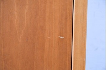 《引き出しユニットの組み立て費込み》　中古　美品　イタリア高級輸入家具　Poliform(ポリフォーム)　チェリー材の温かみのある色合いが映えるモダンデザインのサイドボード　定価約150万円　(R-087267)