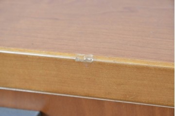 《引き出しユニットの組み立て費込み》　中古　美品　イタリア高級輸入家具　Poliform(ポリフォーム)　チェリー材の温かみのある色合いが映えるモダンデザインのサイドボード　定価約150万円　(R-087267)