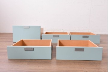 《引き出しユニットの組み立て費込み》　中古　美品　イタリア高級輸入家具　Poliform(ポリフォーム)　チェリー材の温かみのある色合いが映えるモダンデザインのサイドボード　定価約150万円　(R-087267)