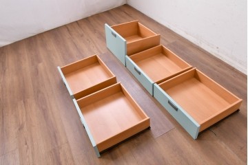 《引き出しユニットの組み立て費込み》　中古　美品　イタリア高級輸入家具　Poliform(ポリフォーム)　チェリー材の温かみのある色合いが映えるモダンデザインのサイドボード　定価約150万円　(R-087267)