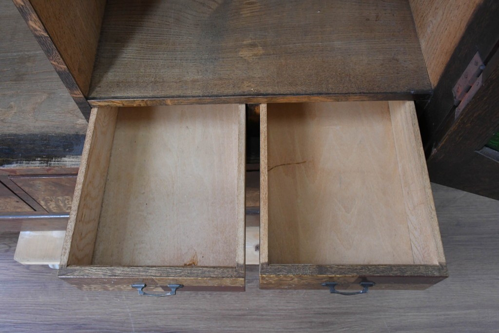 和製アンティーク　引き出しのパーケットリーがお洒落な色ガラス入り本箱　(R-087268)