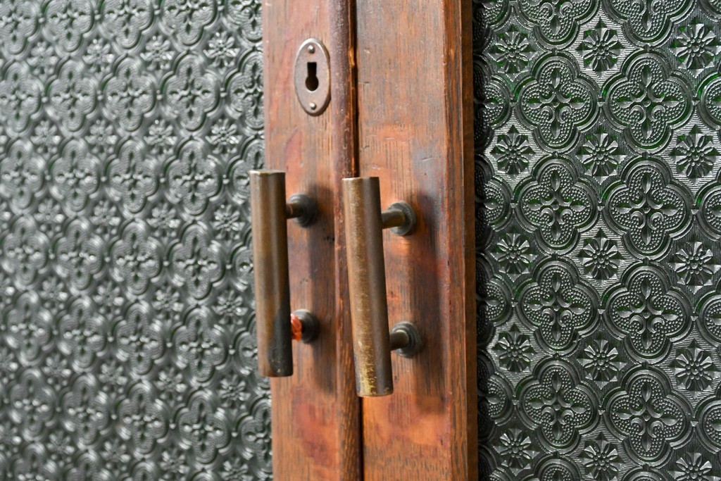 和製アンティーク　引き出しのパーケットリーがお洒落な色ガラス入り本箱　(R-087268)