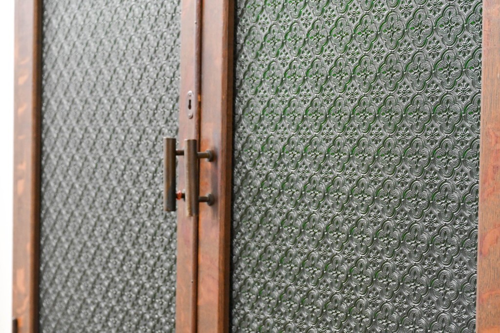 和製アンティーク　引き出しのパーケットリーがお洒落な色ガラス入り本箱　(R-087268)