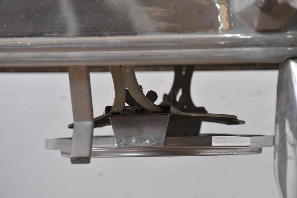 中古　美品　高級輸入品　バロック調の装飾が優雅なローストビーフワゴン　定価約130万円　(R-087269)