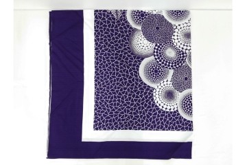 未使用　草間彌生　オリジナル作品　「ぶどう」　深みのある紫色が上品な大判風呂敷　外箱付き　(R-087271)