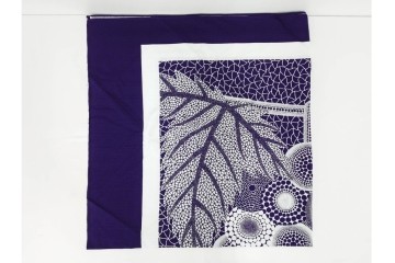 未使用　草間彌生　オリジナル作品　「ぶどう」　深みのある紫色が上品な大判風呂敷　外箱付き　(R-087271)