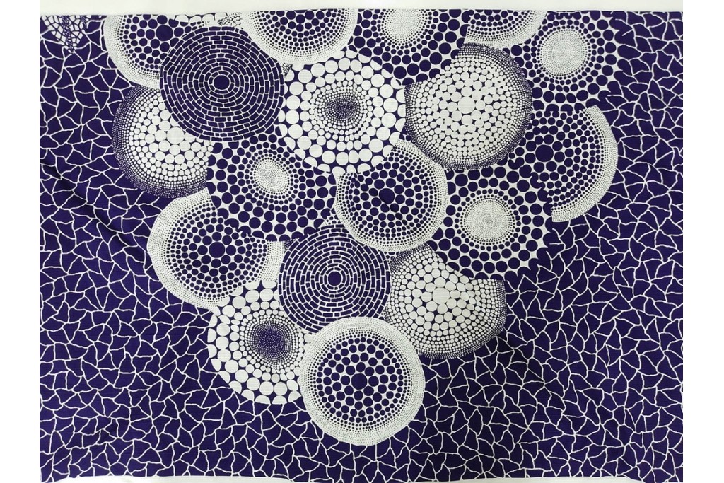 未使用　草間彌生　オリジナル作品　「ぶどう」　深みのある紫色が上品な大判風呂敷　外箱付き　(R-087271)