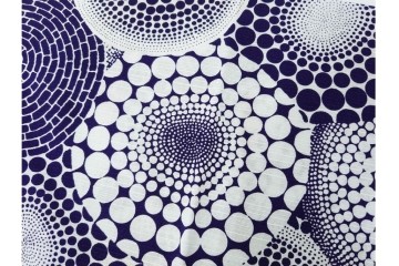 未使用　草間彌生　オリジナル作品　「ぶどう」　深みのある紫色が上品な大判風呂敷　外箱付き　(R-087271)