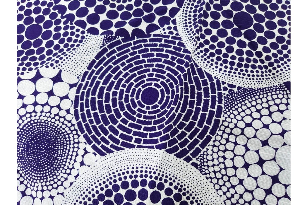 未使用　草間彌生　オリジナル作品　「ぶどう」　深みのある紫色が上品な大判風呂敷　外箱付き　(R-087271)