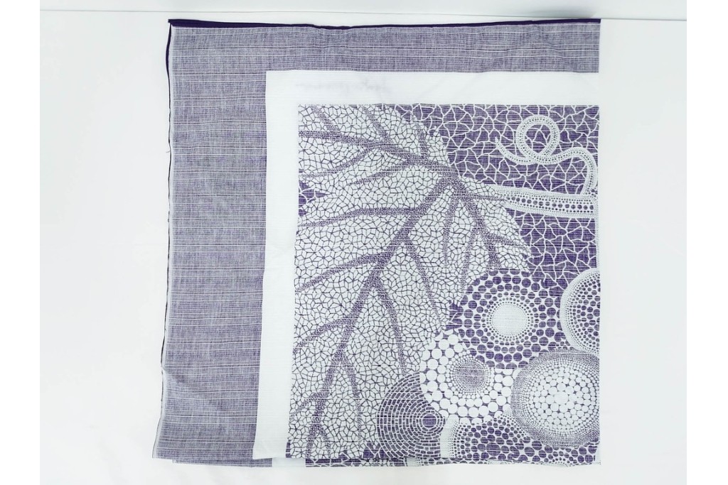 未使用　草間彌生　オリジナル作品　「ぶどう」　深みのある紫色が上品な大判風呂敷　外箱付き　(R-087271)