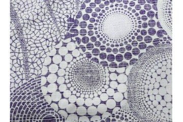 未使用　草間彌生　オリジナル作品　「ぶどう」　深みのある紫色が上品な大判風呂敷　外箱付き　(R-087271)