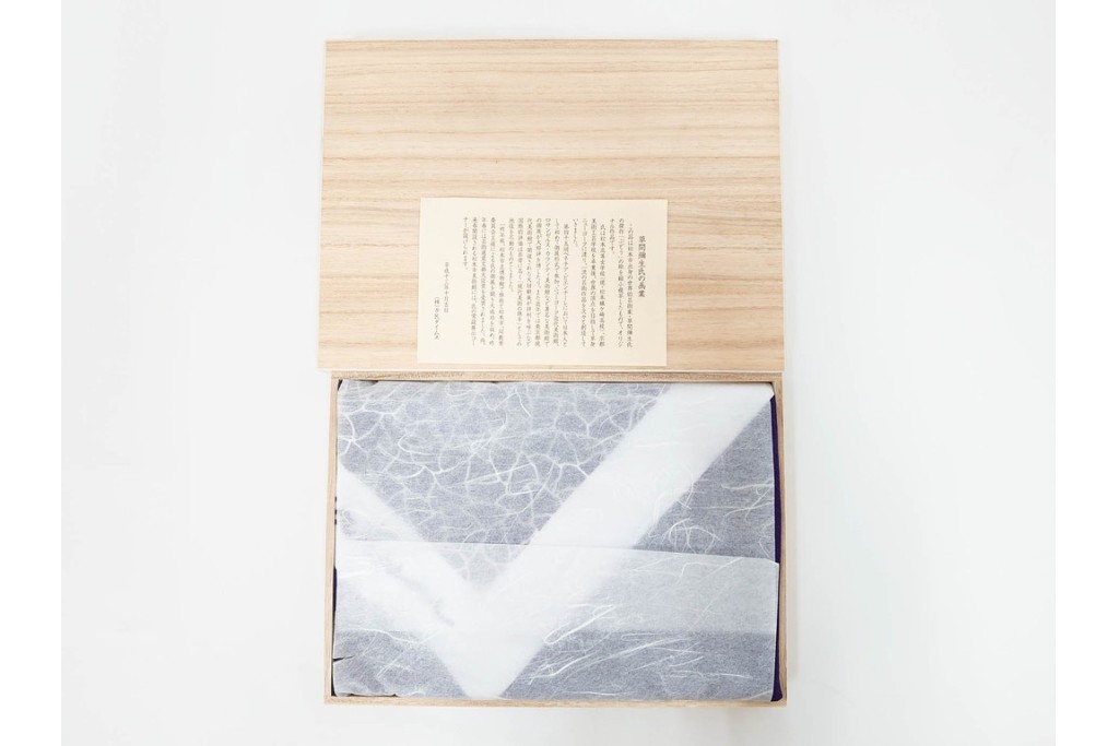 未使用　草間彌生　オリジナル作品　「ぶどう」　深みのある紫色が上品な大判風呂敷　外箱付き　(R-087271)