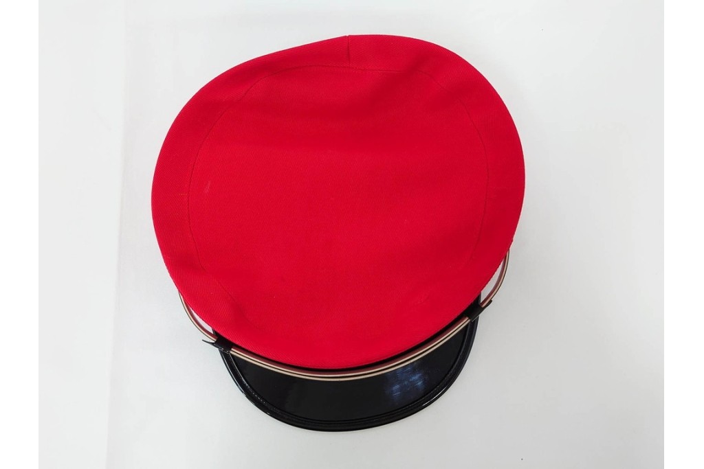 当時物　日本国有鉄道(国鉄)　手廻品運搬人の赤帽　(R-087272)