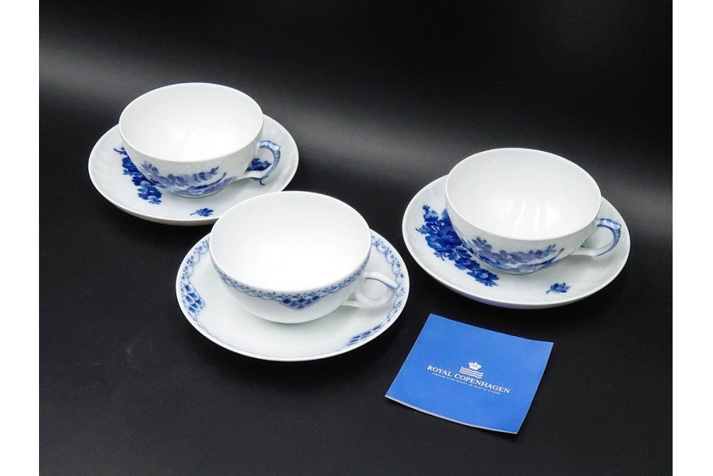 デンマーク製　ROYAL COPENHAGEN(ロイヤルコペンハーゲン)　プリンセス(1客)　ブルーフラワー(2客)　上品なティーカップ&ソーサー3客セット　(R-087289)