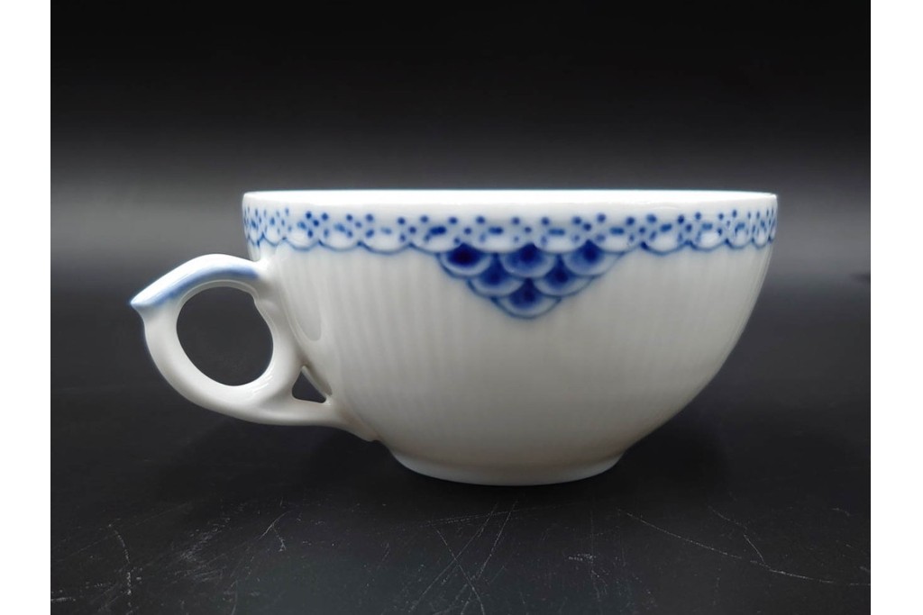 デンマーク製　ROYAL COPENHAGEN(ロイヤルコペンハーゲン)　プリンセス(1客)　ブルーフラワー(2客)　上品なティーカップ&ソーサー3客セット　(R-087289)