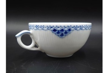 デンマーク製　ROYAL COPENHAGEN(ロイヤルコペンハーゲン)　プリンセス(1客)　ブルーフラワー(2客)　上品なティーカップ&ソーサー3客セット　(R-087289)