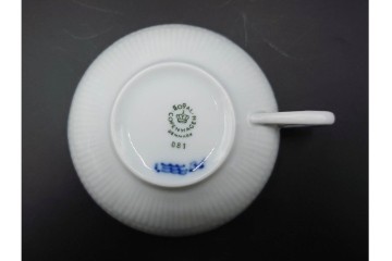 デンマーク製　ROYAL COPENHAGEN(ロイヤルコペンハーゲン)　プリンセス(1客)　ブルーフラワー(2客)　上品なティーカップ&ソーサー3客セット　(R-087289)