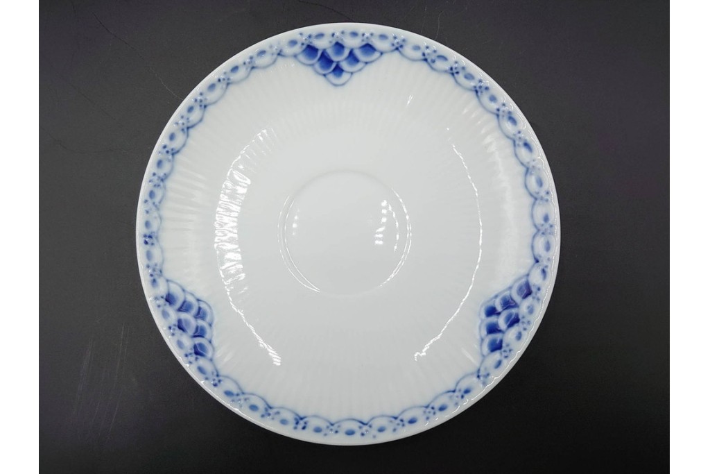 デンマーク製　ROYAL COPENHAGEN(ロイヤルコペンハーゲン)　プリンセス(1客)　ブルーフラワー(2客)　上品なティーカップ&ソーサー3客セット　(R-087289)