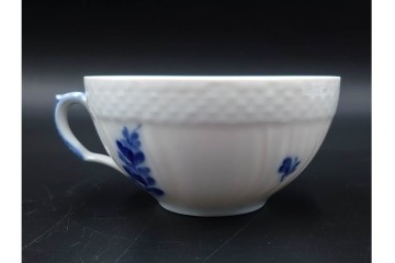 デンマーク製　ROYAL COPENHAGEN(ロイヤルコペンハーゲン)　プリンセス(1客)　ブルーフラワー(2客)　上品なティーカップ&ソーサー3客セット　(R-087289)