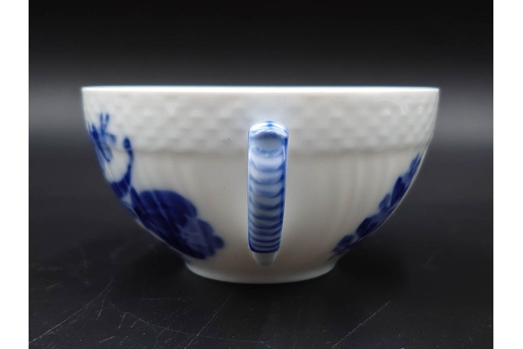 デンマーク製　ROYAL COPENHAGEN(ロイヤルコペンハーゲン)　プリンセス(1客)　ブルーフラワー(2客)　上品なティーカップ&ソーサー3客セット　(R-087289)