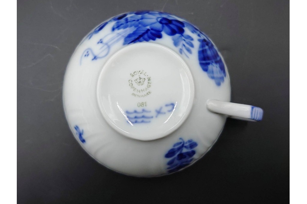デンマーク製　ROYAL COPENHAGEN(ロイヤルコペンハーゲン)　プリンセス(1客)　ブルーフラワー(2客)　上品なティーカップ&ソーサー3客セット　(R-087289)