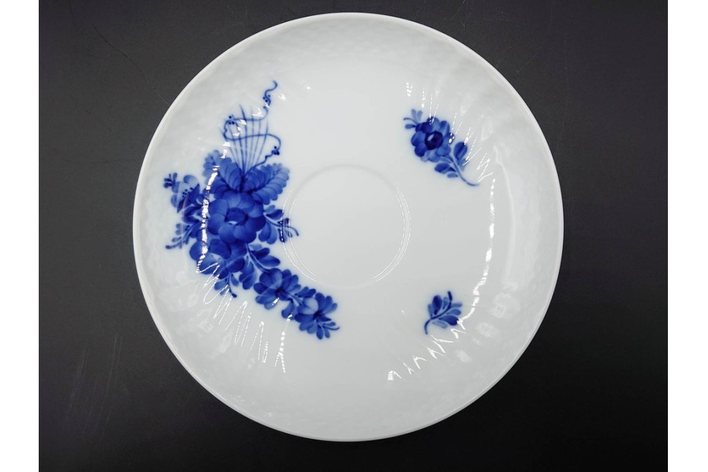 デンマーク製　ROYAL COPENHAGEN(ロイヤルコペンハーゲン)　プリンセス(1客)　ブルーフラワー(2客)　上品なティーカップ&ソーサー3客セット　(R-087289)