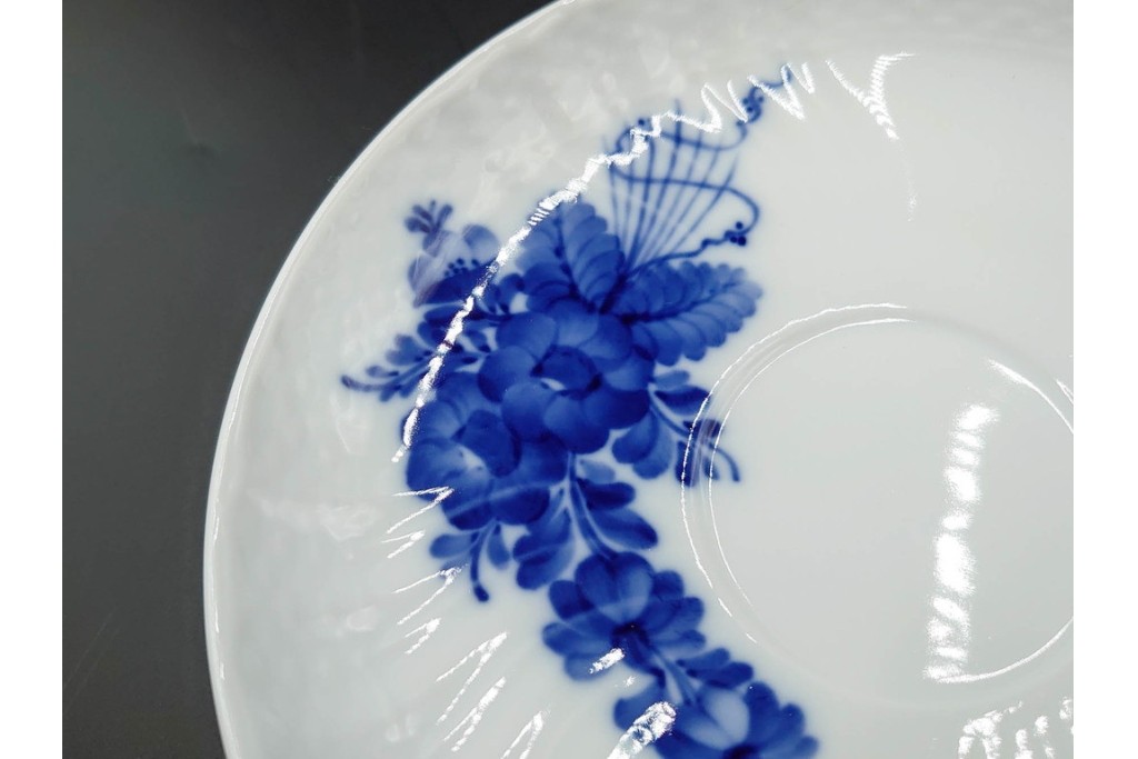 デンマーク製　ROYAL COPENHAGEN(ロイヤルコペンハーゲン)　プリンセス(1客)　ブルーフラワー(2客)　上品なティーカップ&ソーサー3客セット　(R-087289)