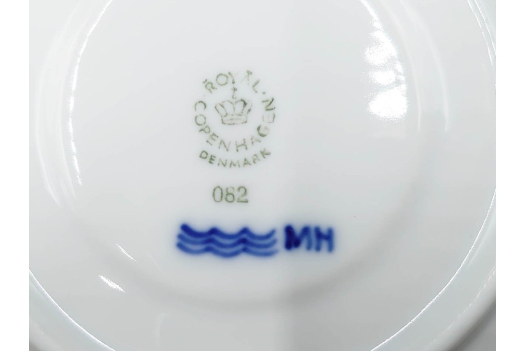 デンマーク製　ROYAL COPENHAGEN(ロイヤルコペンハーゲン)　プリンセス(1客)　ブルーフラワー(2客)　上品なティーカップ&ソーサー3客セット　(R-087289)