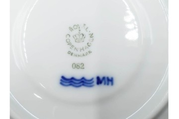 デンマーク製　ROYAL COPENHAGEN(ロイヤルコペンハーゲン)　プリンセス(1客)　ブルーフラワー(2客)　上品なティーカップ&ソーサー3客セット　(R-087289)