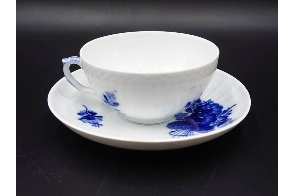 デンマーク製　ROYAL COPENHAGEN(ロイヤルコペンハーゲン)　プリンセス(1客)　ブルーフラワー(2客)　上品なティーカップ&ソーサー3客セット　(R-087289)