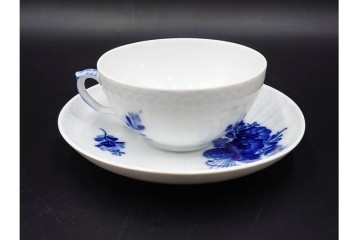デンマーク製　ROYAL COPENHAGEN(ロイヤルコペンハーゲン)　プリンセス(1客)　ブルーフラワー(2客)　上品なティーカップ&ソーサー3客セット　(R-087289)