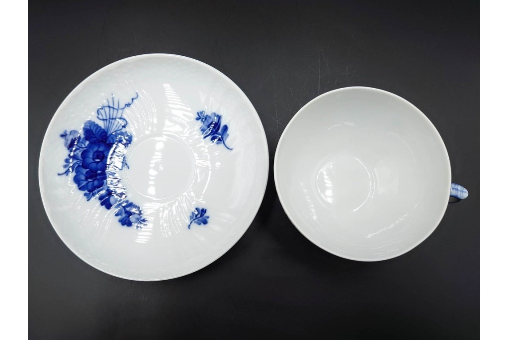 デンマーク製　ROYAL COPENHAGEN(ロイヤルコペンハーゲン)　プリンセス(1客)　ブルーフラワー(2客)　上品なティーカップ&ソーサー3客セット　(R-087289)