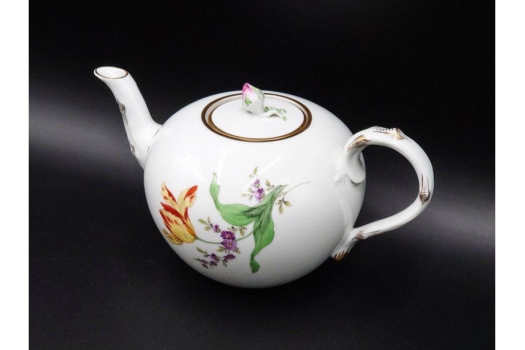 ドイツ製　Meissen(マイセン)　ベーシックフラワー　気品漂う二つ花がデザインされたティーポット　(R-087290)