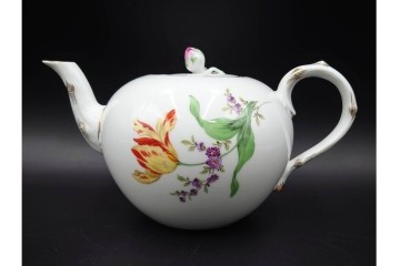 ドイツ製　Meissen(マイセン)　ベーシックフラワー　気品漂う二つ花がデザインされたティーポット　(R-087290)