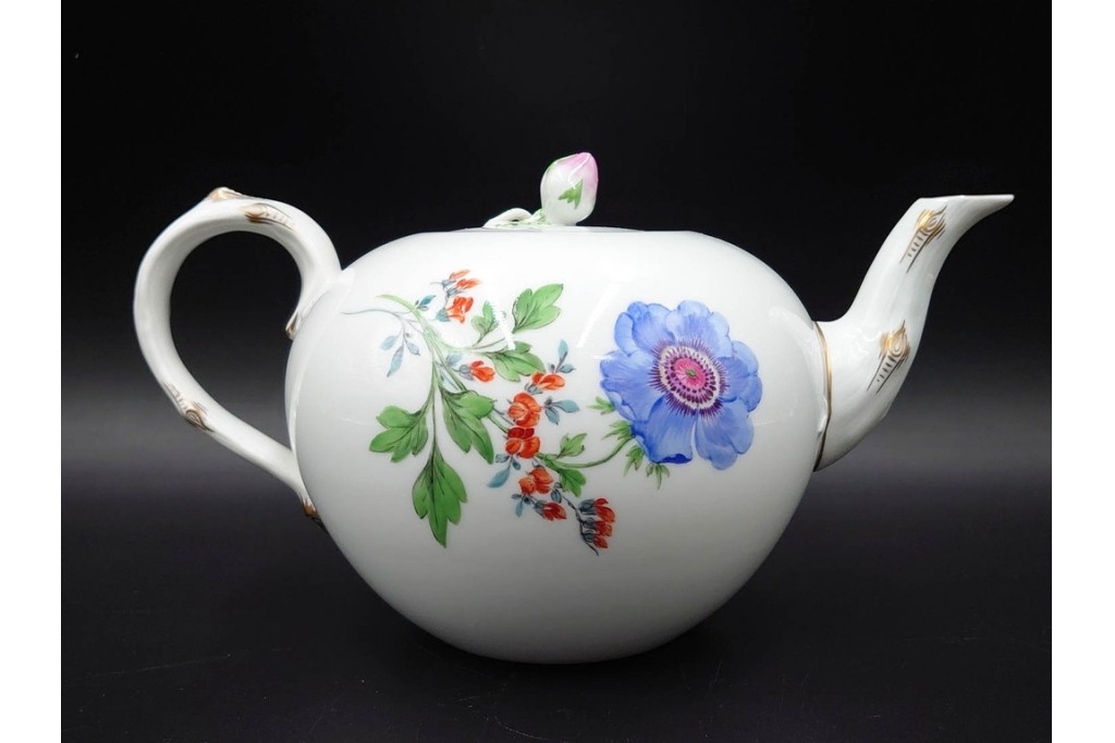 ドイツ製　Meissen(マイセン)　ベーシックフラワー　気品漂う二つ花がデザインされたティーポット　(R-087290)