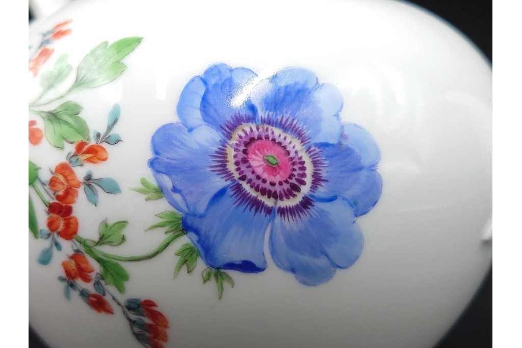 ドイツ製　Meissen(マイセン)　ベーシックフラワー　気品漂う二つ花がデザインされたティーポット　(R-087290)