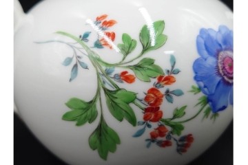 ドイツ製　Meissen(マイセン)　ベーシックフラワー　気品漂う二つ花がデザインされたティーポット　(R-087290)